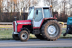 Massey-Ferguson 675 tractor
