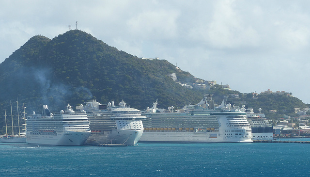 Cruise Ships at St. Maarten (4) - 30 January 2014