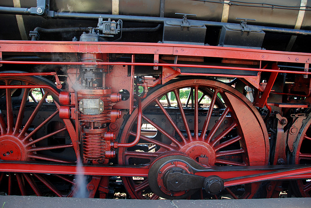 Celebration of the centenary of Haarlem Railway Station: air pressure pump for the brakes