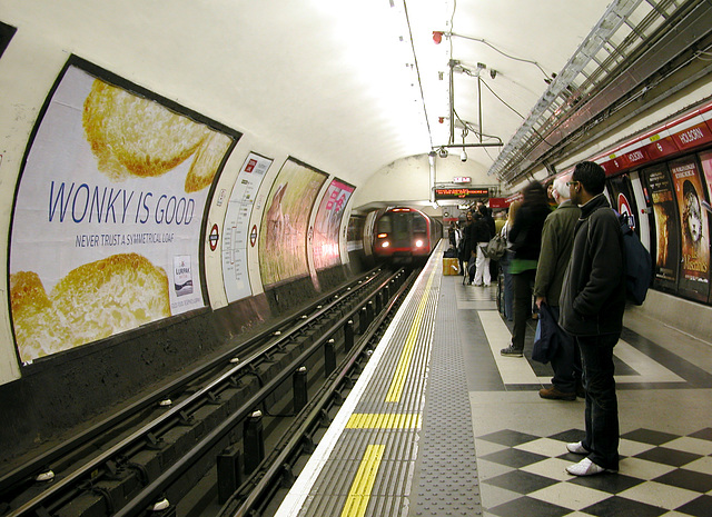 Holborn station – Train approaching
