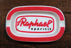Ashtray series: St. Raphaël apéritif ashtray