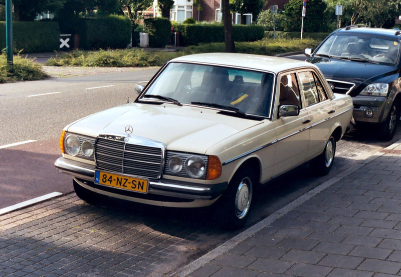 Mercedes-Benz 230