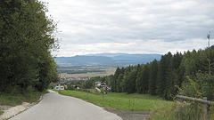 Die Straße von Zwangzgerberg nach Ebenthal