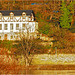 Landhaus an der Elbe / A country house by the river Elbe / Une mason de campagne sur la rivière /