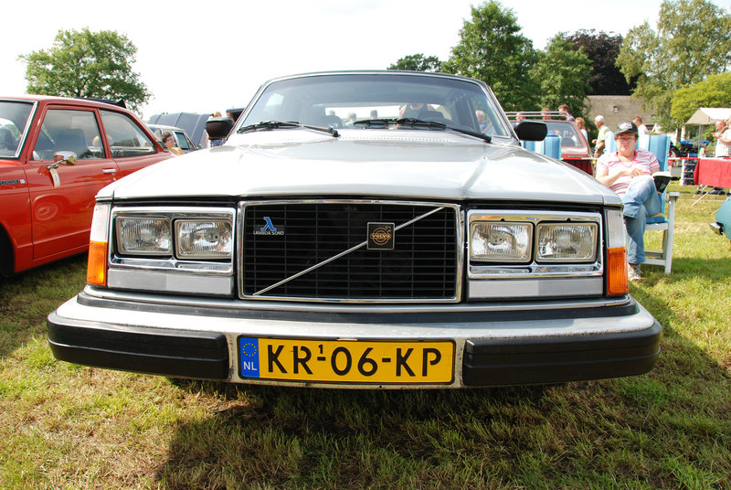 Oldtimer day at Ruinerwold: 1979 Volvo 262C