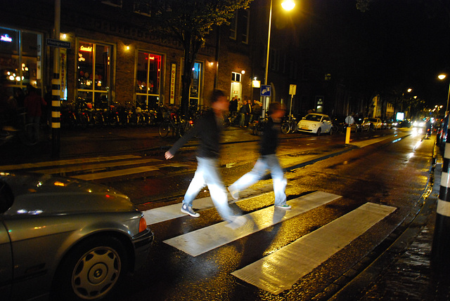 Leiden's Relief festivities: Crossing the street
