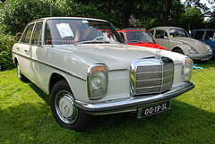 Oldtimer day at Ruinerwold: 1971 Mercedes-Benz 230