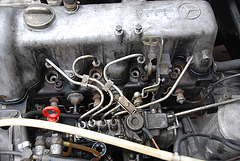 My Mercedes-Benz OM615 diesel engine without the nozzles