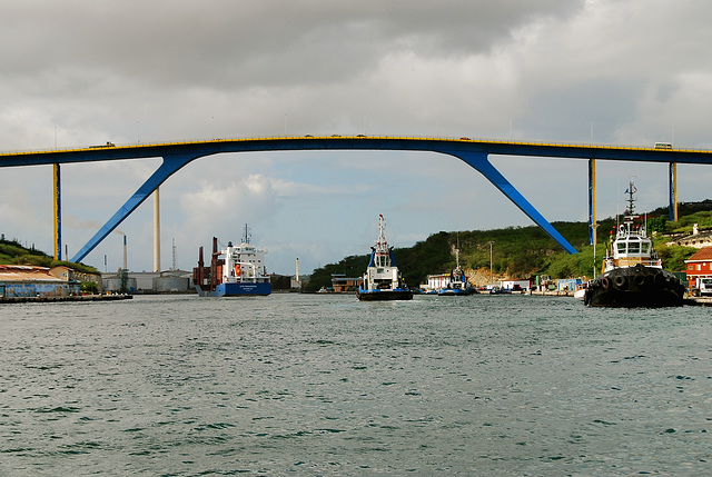 Queen Juliana Bridge, Willemstad