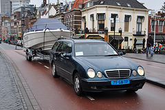 2000 Mercedes-Benz E 220 CDI Combi Taxi with a boat on tow