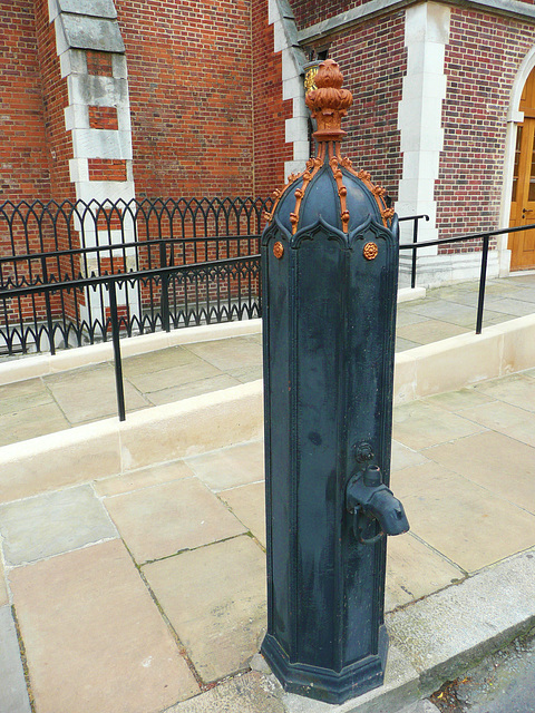 gray's inn pump , london