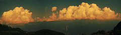 Wolken über dem Monte Baldo im späten Abendlicht. ©UdoSm