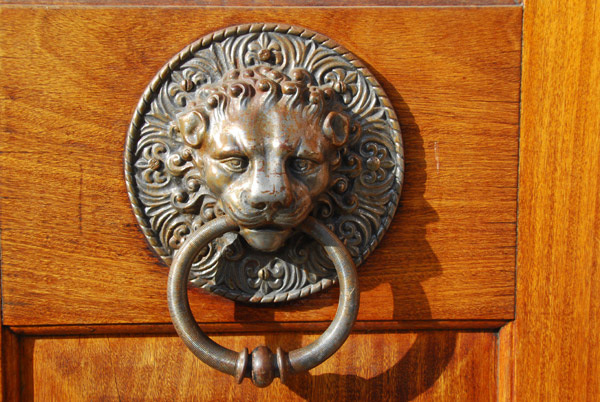 Lion doorknocker
