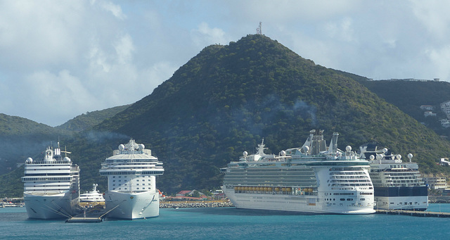 Cruise Ships at St. Maarten (1) - 30 January 2014