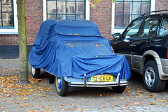 Covered 1987 Citroën 2CV6 Club
