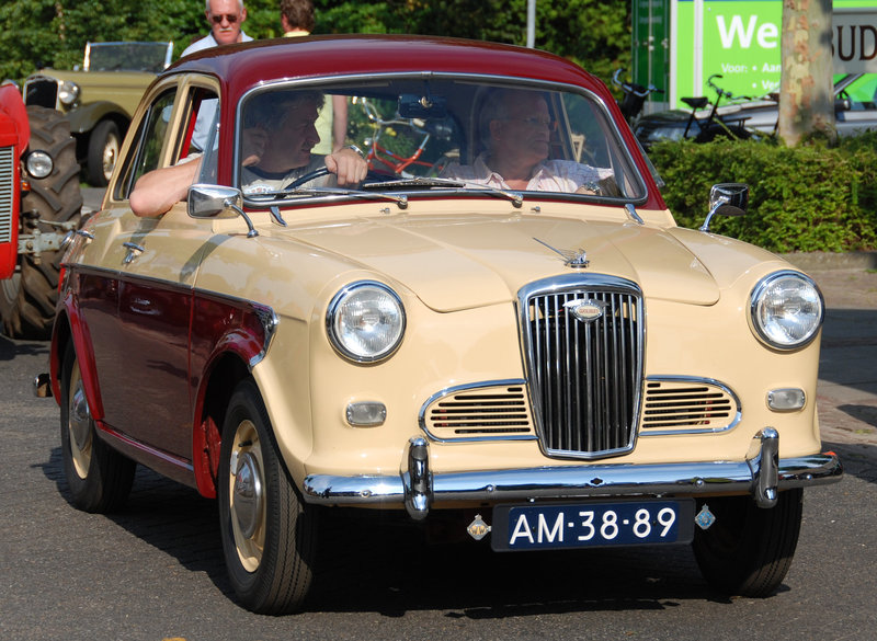 Oldtimer day at Ruinerwold: 1959 Wolseley 1500