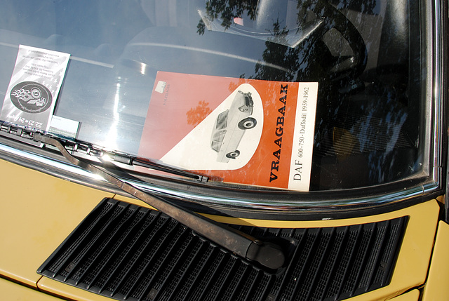 Oldtimer day at Ruinerwold: Mercedes-Benz with a DAF technical book Oldtimer day at Ruinerwold: Mercedes-Benz with a DAF technical book