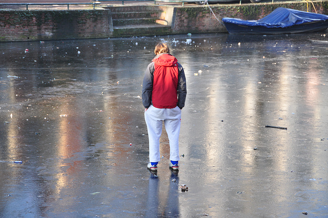Trying the ice in Leiden