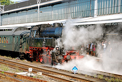 Celebration of the centenary of Haarlem Railway Station: Engine 65 018 letting of some steam