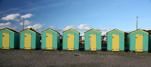 7 green beach huts