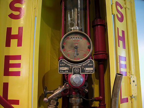 In the Mercedes-Museum: Old Shell pump