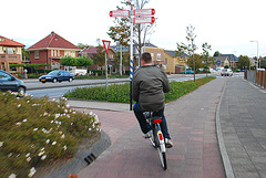 My bike ride home: a roundabout, I go straight ahead
