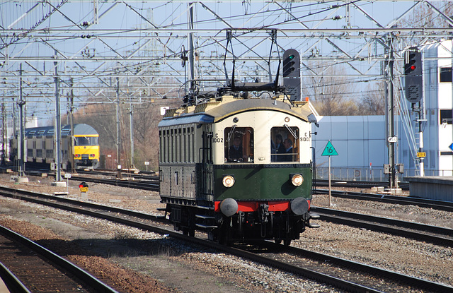 Train C9002 “Jaap” passes through Leiden