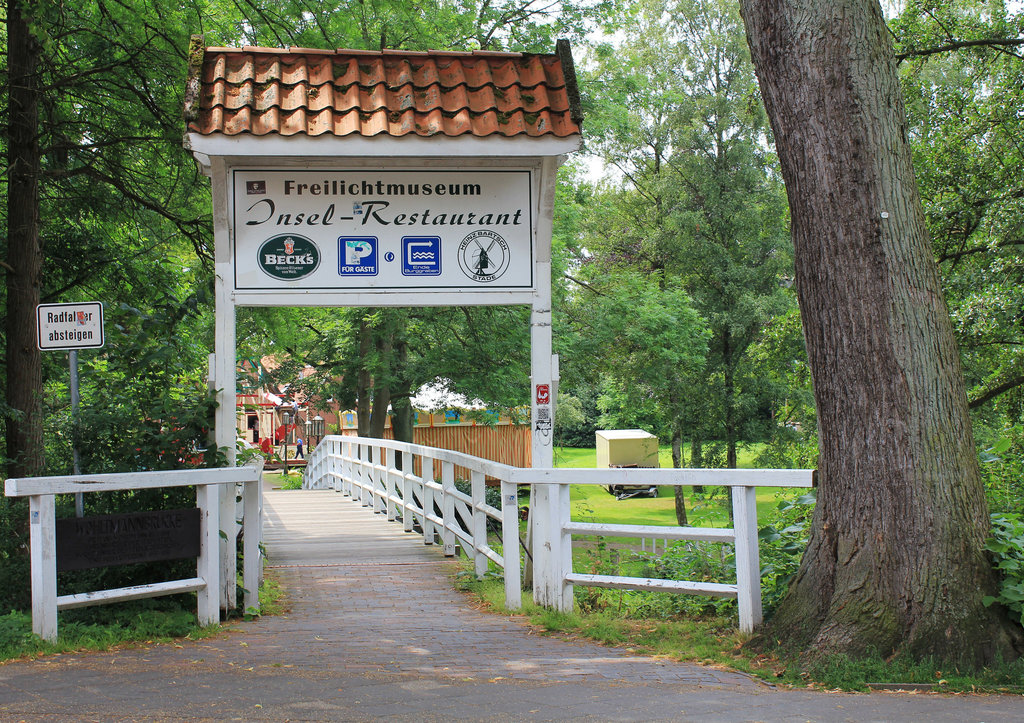 Brücke zum Insel-Freilichtmuseum