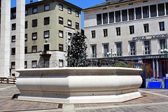 Brunnen auf der Piazza Della Liberta