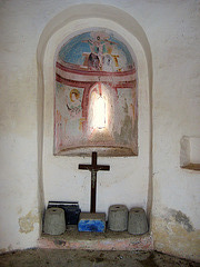 der Altar im Karner