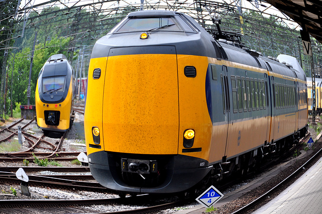 EMU 4051 passing through Haarlem Station