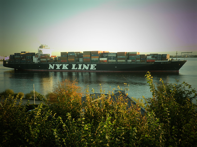 Containerschiff  NYK  OLYMPUS