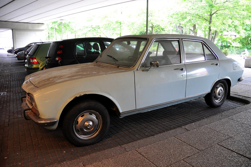1970 Peugeot 504 A01