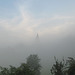 Die Wehrkirche in Greutschach im Nebel
