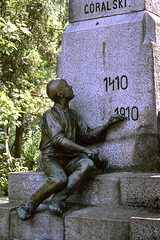 Oralski Statue