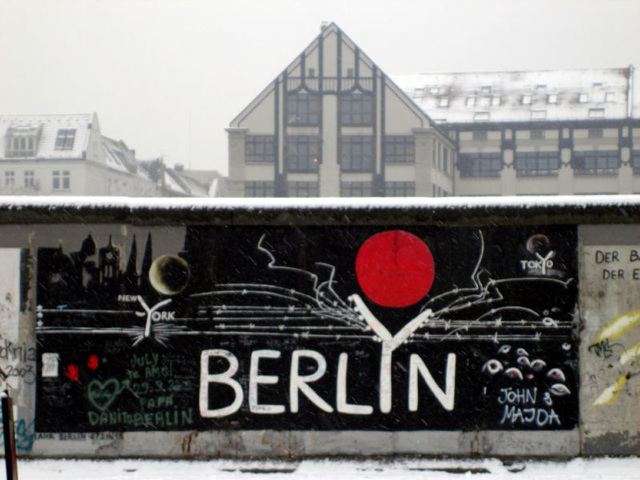 Berlin East Wall Gallery 09