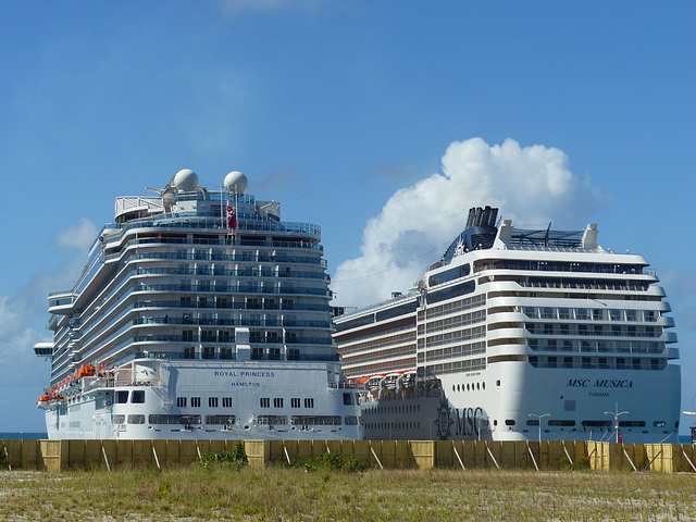 Cruise Ships at St. Maarten (8) - 30 January 2014