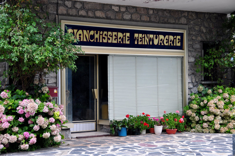 Holiday 2009 – Shop front in Isola, France