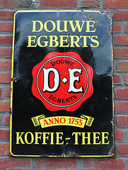 Stoom- en dieseldagen 2012 – Douwe Egberts coffee enamel advertisement