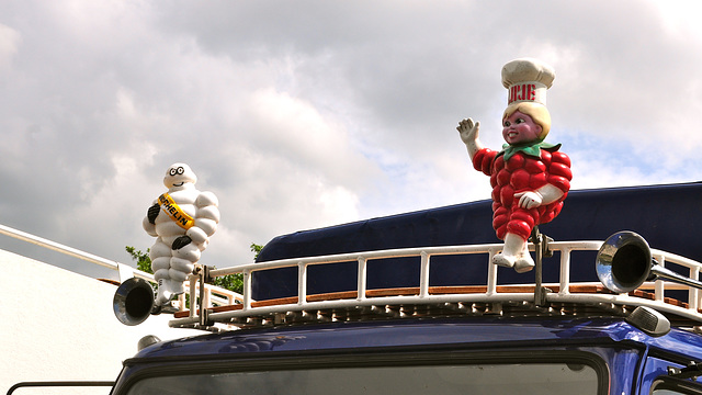 Stoom- en dieseldagen 2012 – Bibendum and Flipje Tiel on top of a Scania truck