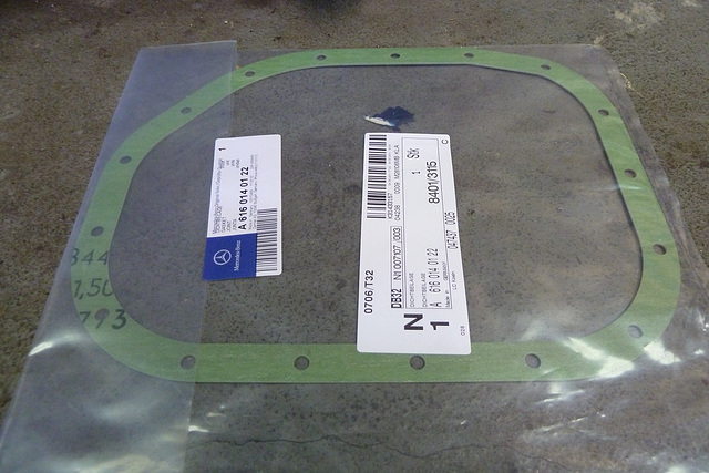 New gasket for the oil pan