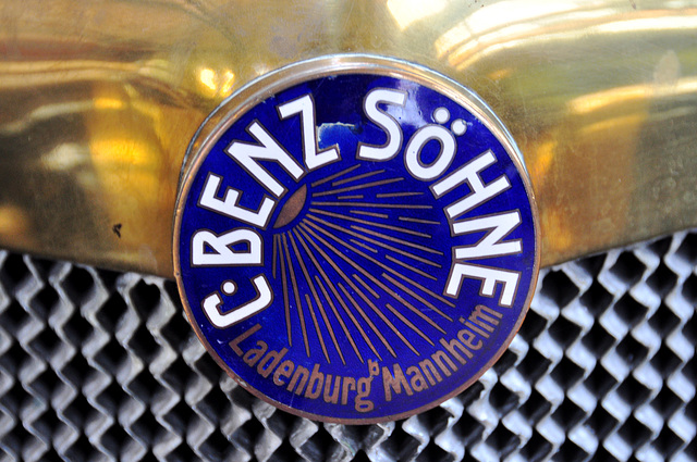 Holiday 2009 – Logo of a 1924 Benz-Söhne 8/25 Tourenwagen