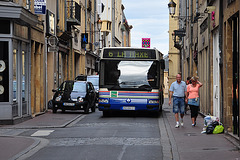 France 2012 – Big Renault bus next to a small Renault car