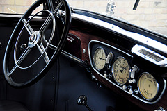 Holiday 2009 – Dashboard of a Mercedes-Benz 300