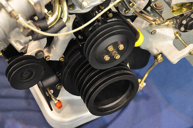 Techno Classica 2011 – Mercedes-Benz M100 Engine