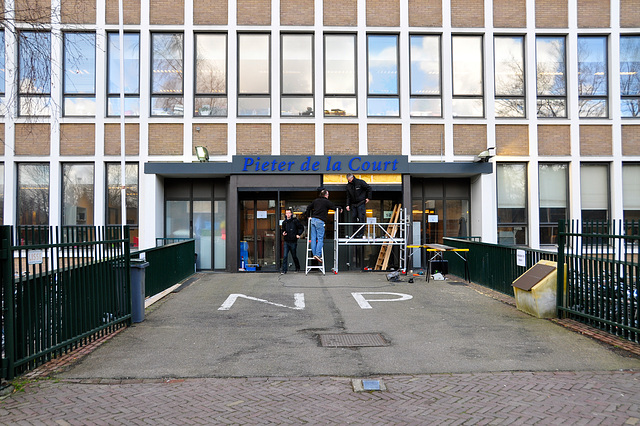 Temporary entrance to the Pieter de la Court building