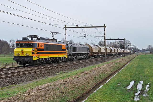 RF 4401 + 653-05 met trein 49667