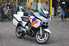 Polis motorbike in the snow