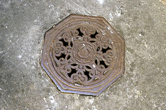 Oxford – Ornamental manhole cover