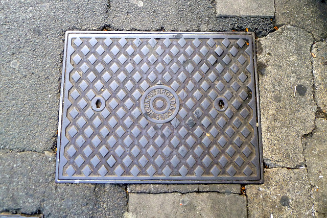 Oxford – Manhole cover of Broad & Co. Ltd. of London